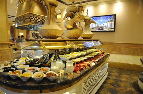 Buffet Emirates Palace (2) | Abu Dhabi | Pictures | United Arab Emirates in Global-Geography