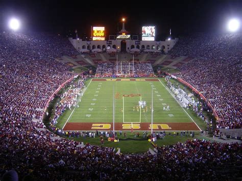 Watch a game of American Football...USC Usc Football Stadium, Usc ...