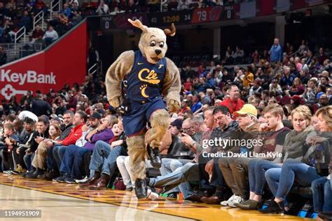 New York Knicks Mascot Photos and Premium High Res Pictures - Getty Images