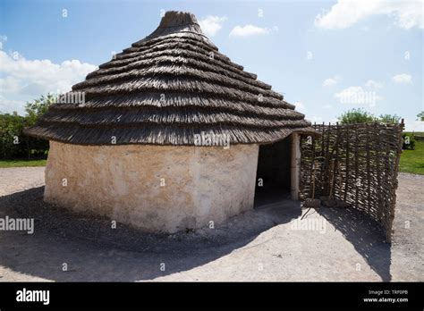 Stone age hut hi-res stock photography and images - Alamy