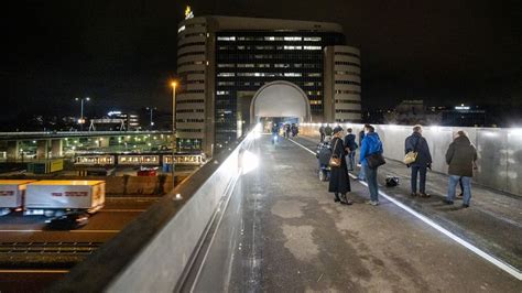 Nelson Mandela bridge in Zoetermeer open again after almost two months ...