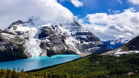 Beautiful Stuff: Berg Lake, Mount Robson Provincial Park, British Columbia [OC] (4032x2268)