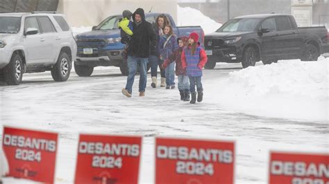 Photos: DeSantis campaigns in Iowa snow ahead of caucuses | Miami Herald