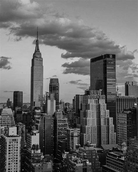 NYC skyline aesthetic | Black and white city, Black and white picture ...