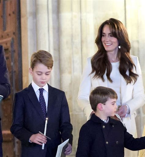 See Kate Middleton & Prince William’s Christmas Card