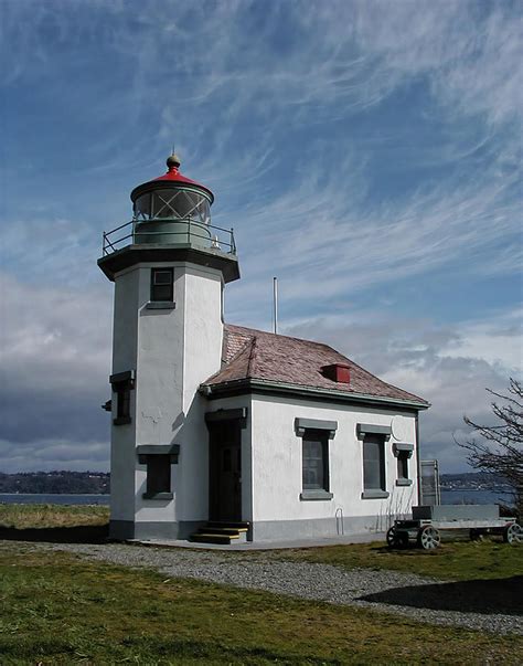 Point Robinson Lighthouse Photograph by Helaine Cummins - Fine Art America