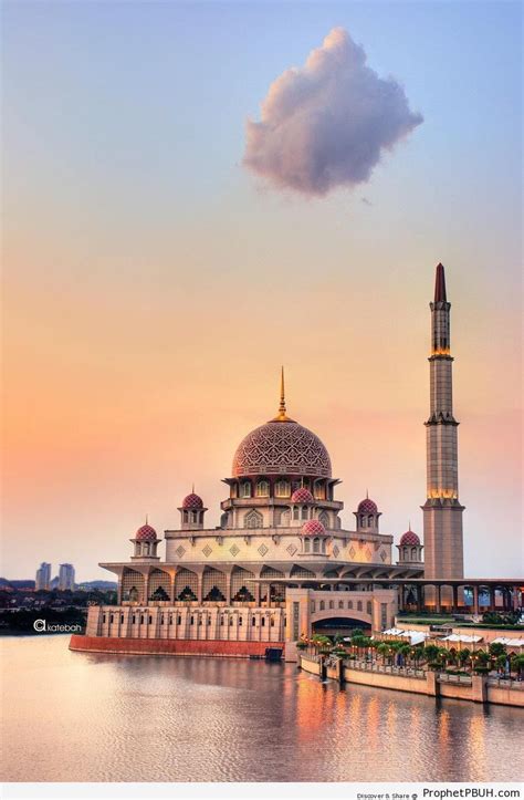 Photo of Putra Mosque (Masjid Putra) in Putrajaya, Malaysia – Islamic Architecture -Picture ...