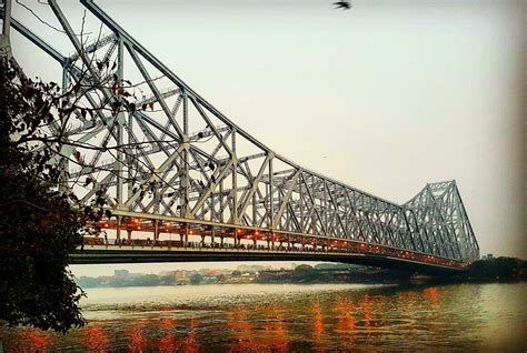 The famous Howrah bridge over the Hooghly river in Kolkata Bridge Wallpaper, Bengali Culture ...