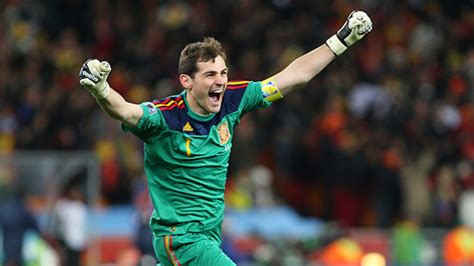 IKER CASILLAS SE RETIRA DEL FÚTBOL – EDM RADIO