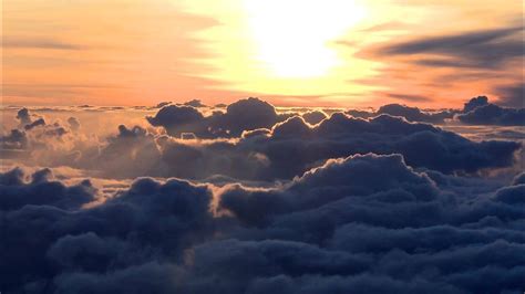 Above the clouds sunrise timelapse - YouTube