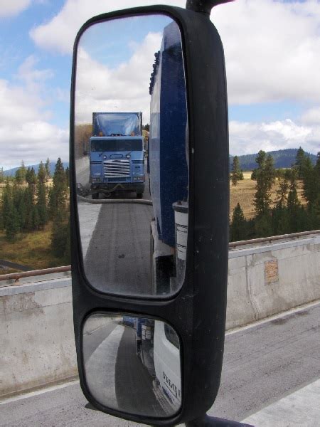 7 Ways How Truck Mirrors Increase Safety - Fueloyal