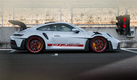 2023 Porsche 911 GT3 RS on video - Automotive Daily