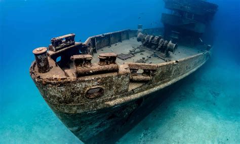 A Beginner's Guide to Wreck Diving