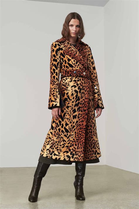 How to Wear The Latest Trends in Leopard Print | Fashion.Luxury | Luxury fashion outfits ...