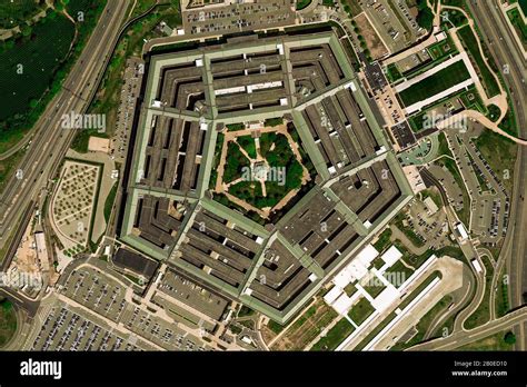 Usa washington dc pentagon aerial hi-res stock photography and images ...