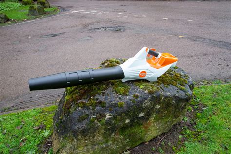 Stihl BGA 86 Review : A very powerful leaf blower