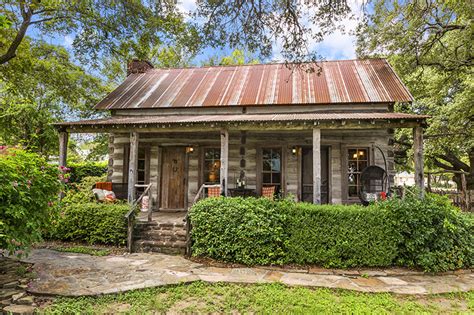 Buckhorn Cabin | An Amazing Texas Hill Country Vacation Home | Absolute Charm – Fredericksburg Texas