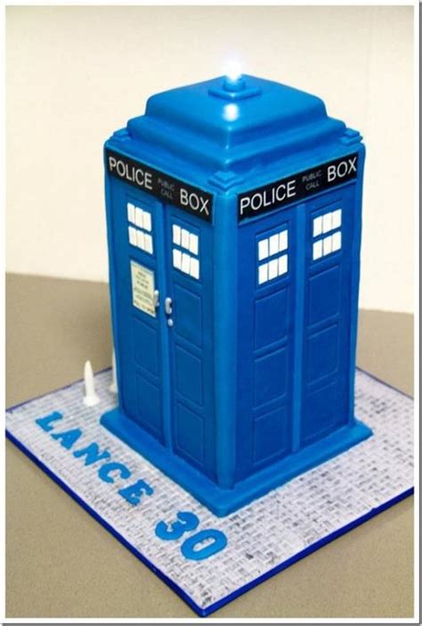 Foodista | The TARDIS Cake is an Edible 'Doctor Who' Time Machine