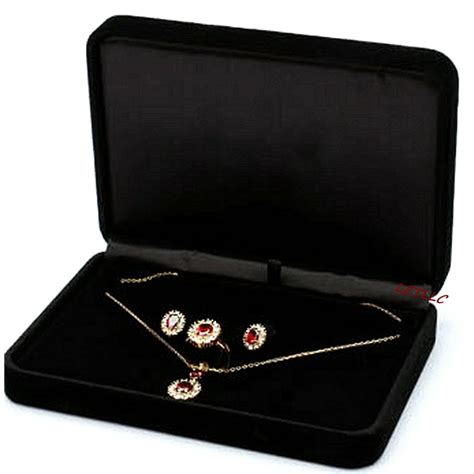 Lily Treacy - Lily Treacy Deluxe Large Jewelry Set Gift box Black ...