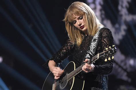 Taylor Swift's Spotify Playlist Proves She Still Loves Country