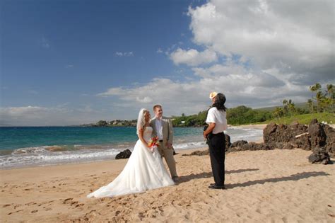 MauiWeddingPhotos.net - Professional Maui Wedding Photographers