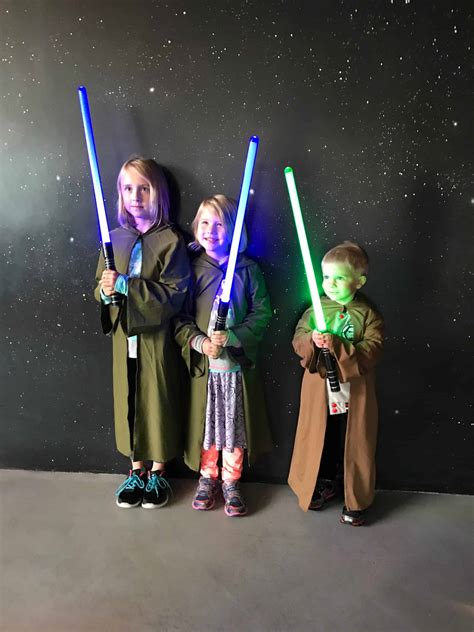 Can You Duel with Galaxy’s Edge Lightsabers? – family vacation design