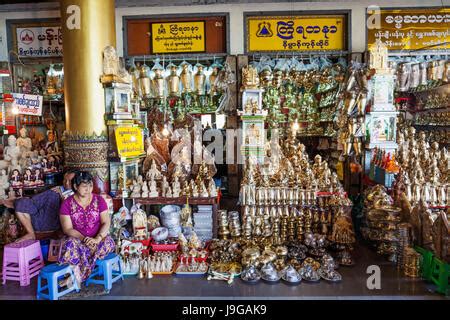 Myanmar, Yangon, Shwedagon Pagoda, Shops Selling Souvenirs Stock Photo: 54180131 - Alamy