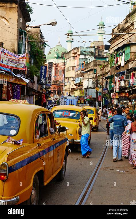 India, West Bengal, Kolkata, Calcutta, Rabindra Sarani street Stock Photo - Alamy