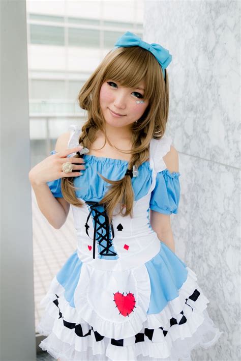 Alice and wonderland cosplay. I just really love the costume!! | Cosplay anime, Cosplay costumes ...