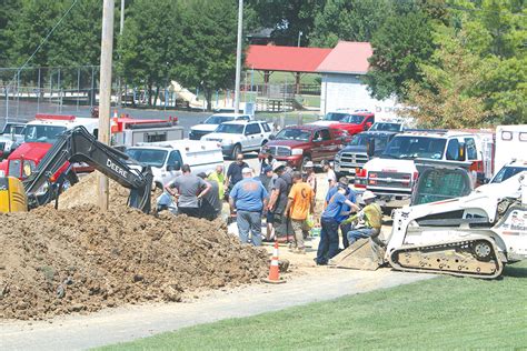 3 ESCAPE SERIOUS INJURIES IN DIRT WALL COLLAPSE – Carthage Courier