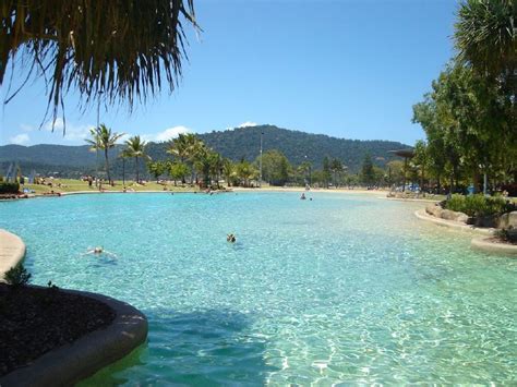 6 Best Things To Do in Airlie Beach, Australia [with Suggested Tours]