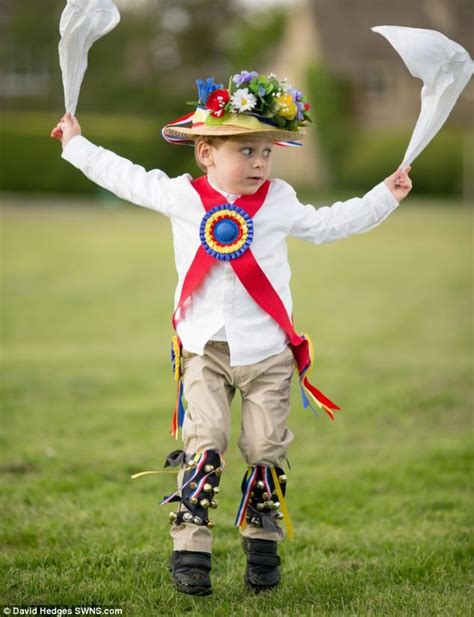 Pin by yiming Zhou on morris | Morris dancers, Morris dancing, Dancers ...