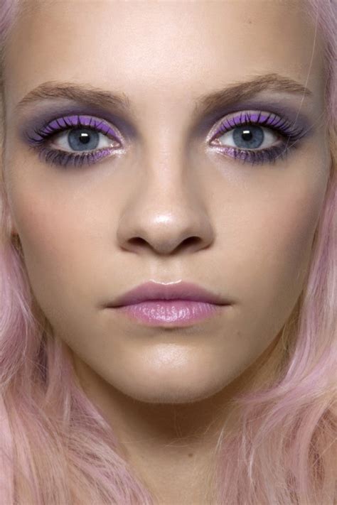 Purple Makeup Looks To Copy This Spring - fashionsy.com