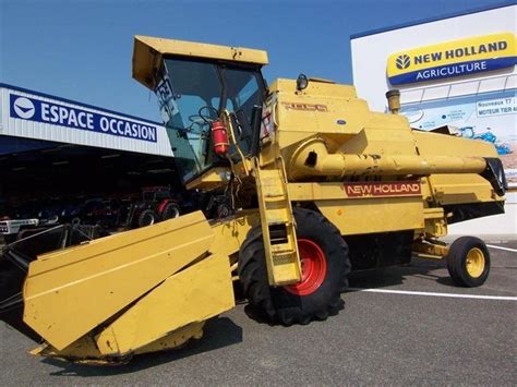 Combine harvester New Holland 8055 - technikboerse.com