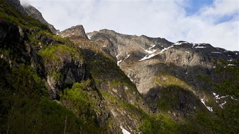 Picturesque View of Mountain Ridge · Free Stock Photo