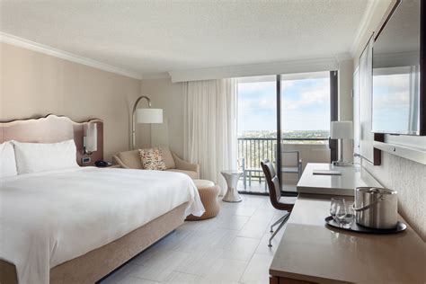 Beachfront Hotel Accommodations | Fort Lauderdale Marriott Harbor Beach