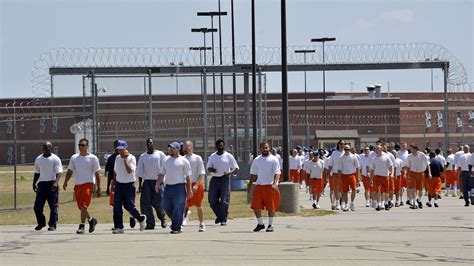 Michigan prison sentence reforms gain momentum