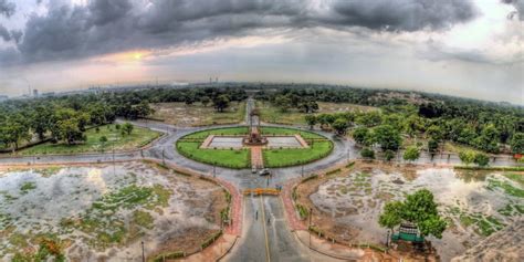 This Photographer Climbed To The Top Of India Gate To Get Some Spectacular Shots Of Delhi