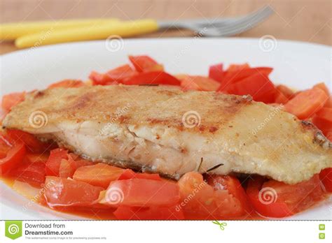 Fried Flounder With Vegetables Stock Image - Image of tomato, napkin: 20093783