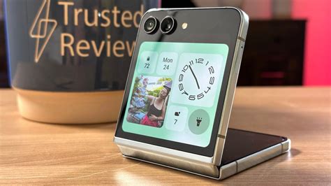 Motorola Razr 50 Ultra Vs Samsung Galaxy Z Flip 5: Which clamshell is ...