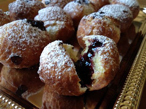 Homemade Sufganiyah Holes with Fresh Blueberry Filling | HubPages
