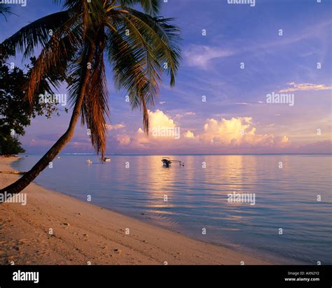 Matira Beach Sunset Bora Bora Fotos e Imágenes de stock - Alamy