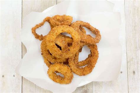 Panko Fried Onion Rings - Easy, crunchy, crispy onion rings made at home