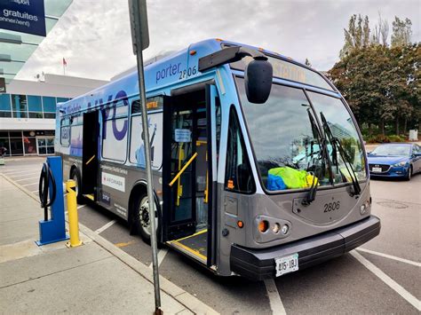 TORONTO CITY AIRPORT SHUTTLE - Updated December 2024 - 44 York Street ...