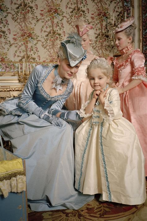 Kirsten behind the scenes of "Marie Antoinette" - Kirsten Dunst Photo (31644312) - Fanpop