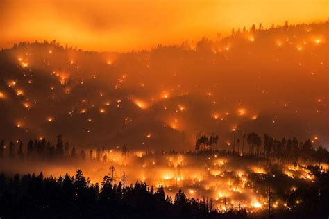 Long-Exposure Photos of California Wildfires at Night