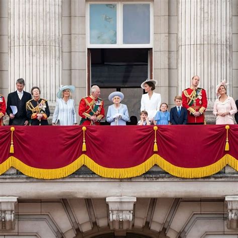 All You Need to Know About Queen Elizabeth’s Jubilee Parade - A&E Magazine