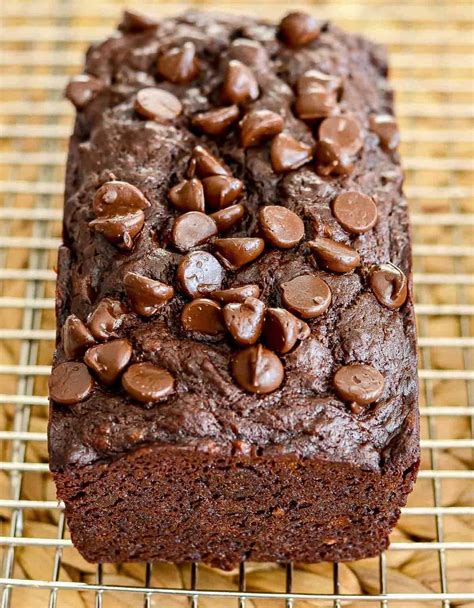 Easy (NO-YEAST) Chocolate Banana Bread Recipe | Lil' Luna