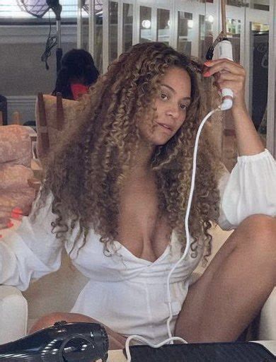 ᴀʀᴛʜ on Twitter: "Beyoncé with her natural hair 🥹"