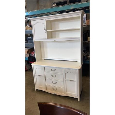 WHITE DRESSER WITH HUTCH - Big Valley Auction